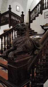 Detalle del león de la escalera